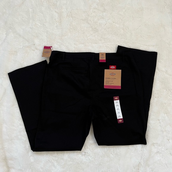 Women’s Dickies Junior Plus Bootcut 
Worker 2 Pocket 
Mid rise - comfort stretch - Picture 2 of 3